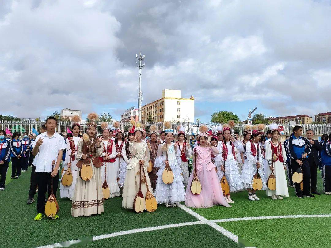 富蕴县第一中学举行田径运动会开幕仪式暨首届田径运动会