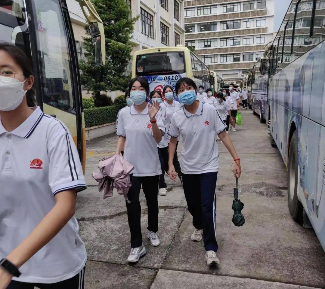 明日高考自制表情包头等舱机票老师花式为考生加油