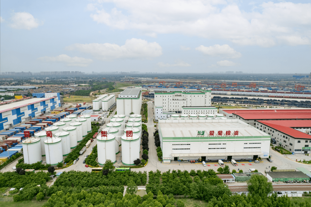 爱菊集团拥有80多年品牌历史,是粮油领域民族企业的活化石,贯彻"平时