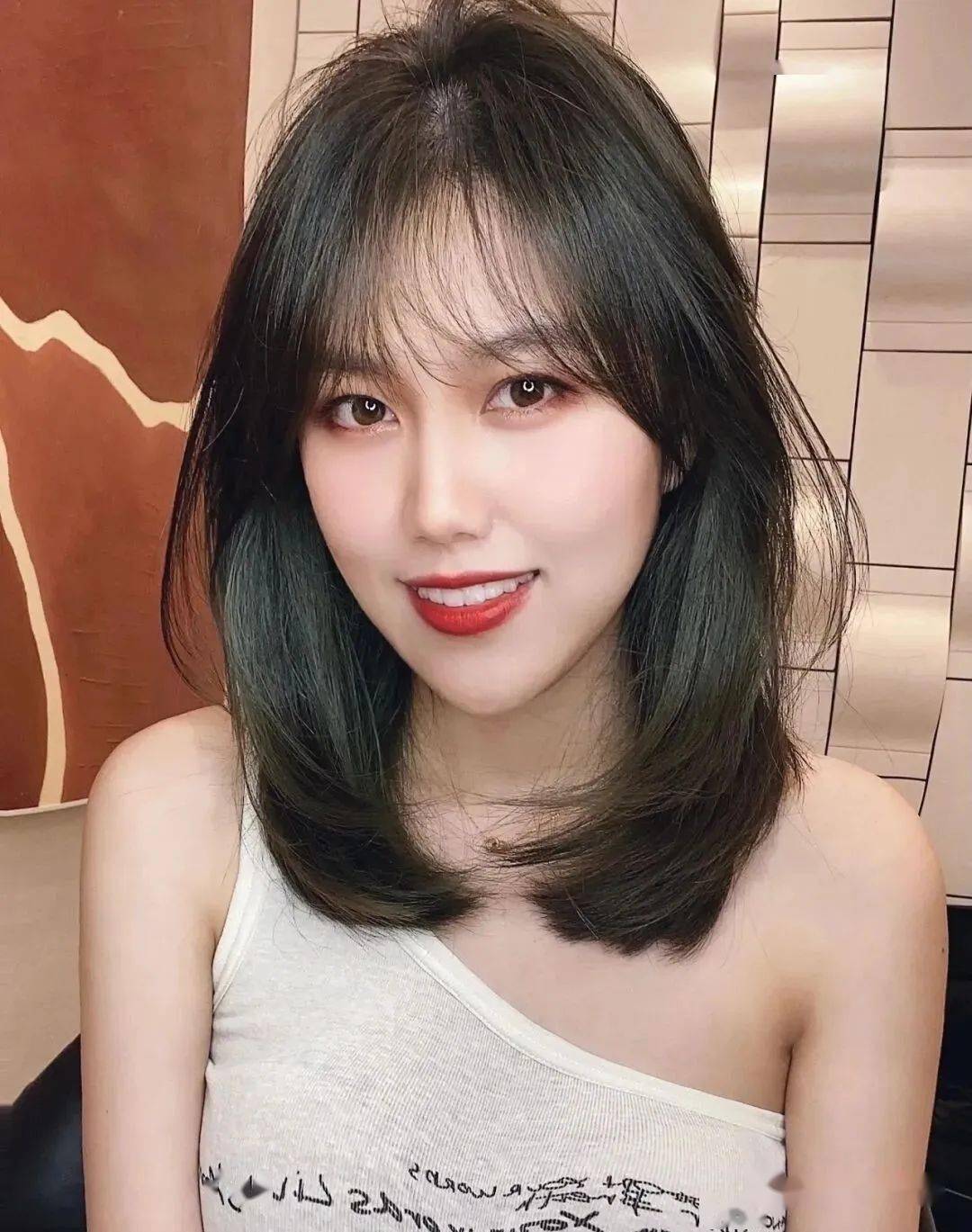 "御姐风锁骨发."_发型_中国_形象