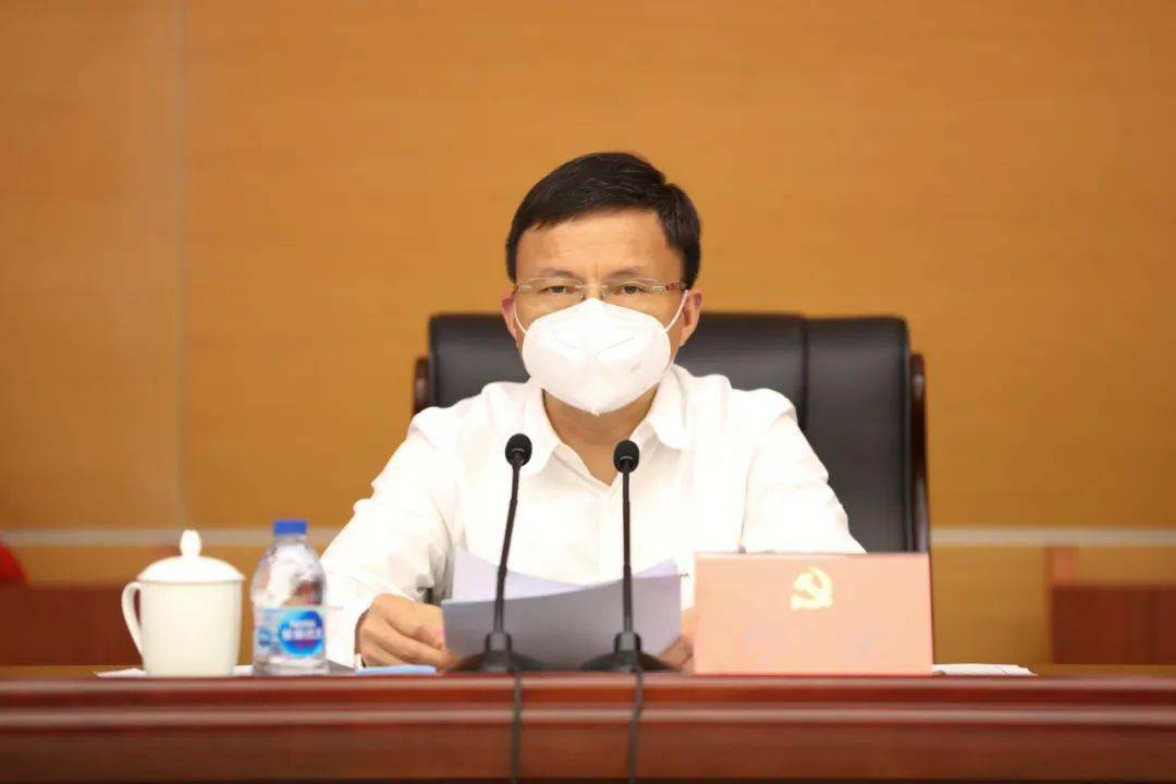 区委副书记李峻,区委常委吴召忠,龚朝晖,陈志忠,黄晓霞,陈立俊,沈雪峰