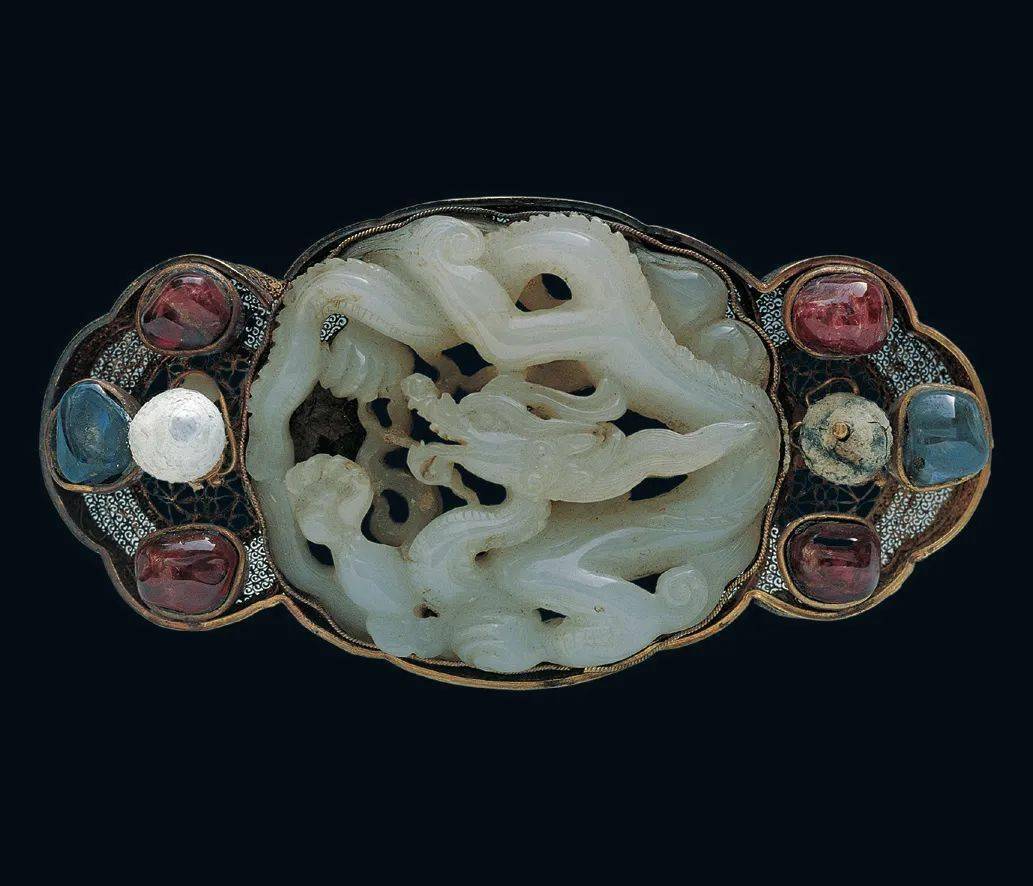 吴中五峰山出土↑明代,金环玉兔耳饰,定陵出土↑明代,镶玉宝石金簪