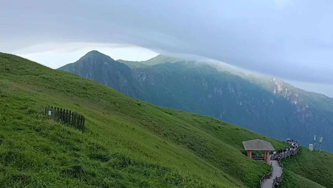 比起往年今年今日可謂天時地利人和武功山天氣那叫一個超給力今天高考