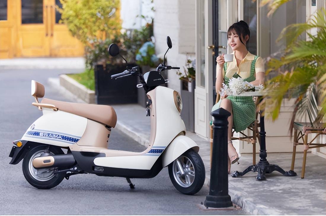 甜妹配甜车甜分超标爱玛电动车俘获少女心