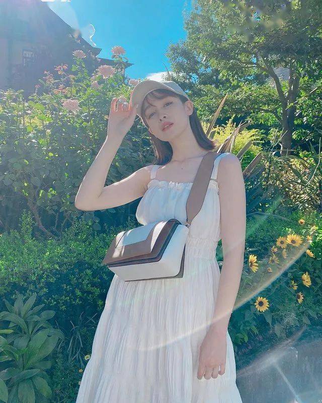 67有颜又多金的超级白富美靠清新气质疯狂吸粉网友我沦陷了