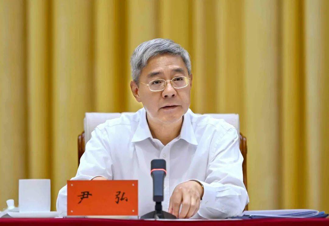 尹弘在全省优化营商环境大会上强调讲法治守诚信赢得企业认可有形有感