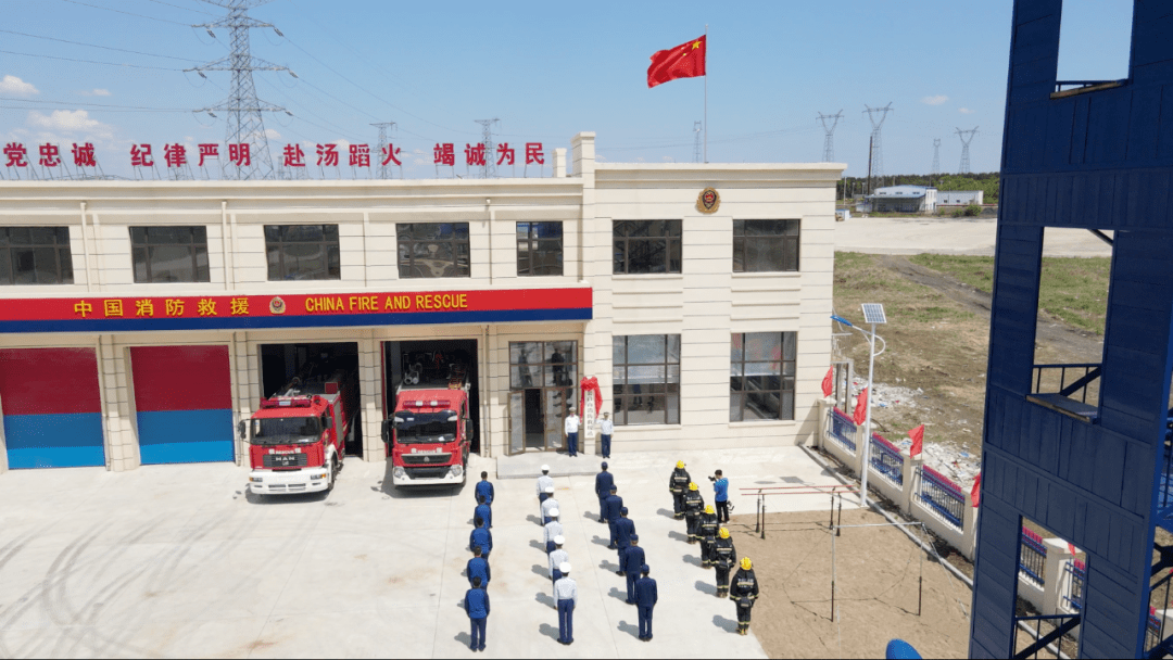 齐齐哈尔市消防救援支队龙江大队白山消防救援站举行揭牌仪式_人员
