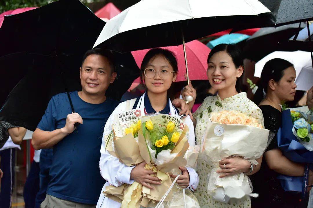 镜头记录蕉岭中学2022年高考精彩一幕