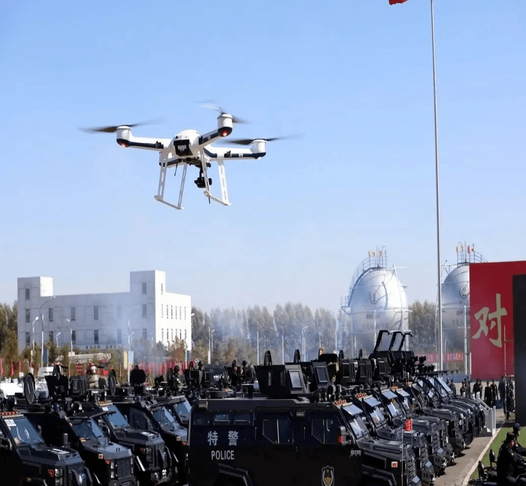 勤学苦练 一飞冲天 无人机助力警务工作"远航"_实战_特警支队_装备