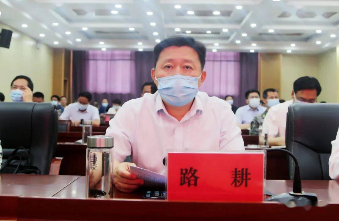 县人大常委会副主任张保红通报了我县疫情防控工作开展情况,并对我县