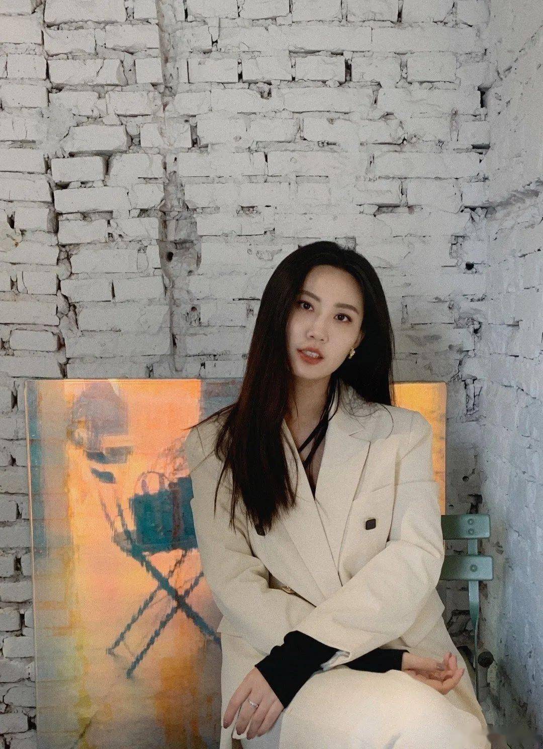 主播小宇宙丨佳琦我的解说生涯从40页手写资料开始