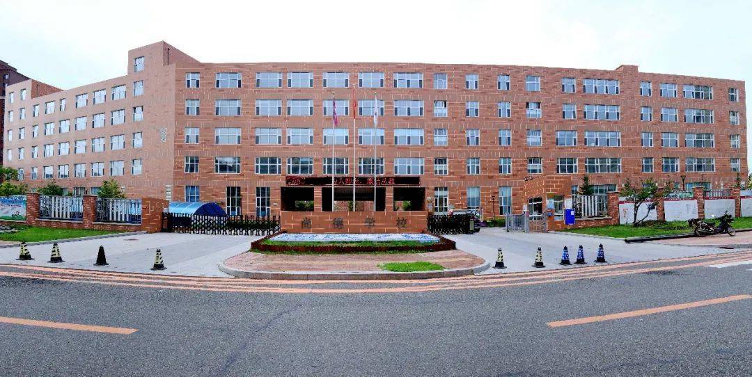 在长春高新区超凡街东,宜居路南,一所学府,安静矗立,这里是尚德学校