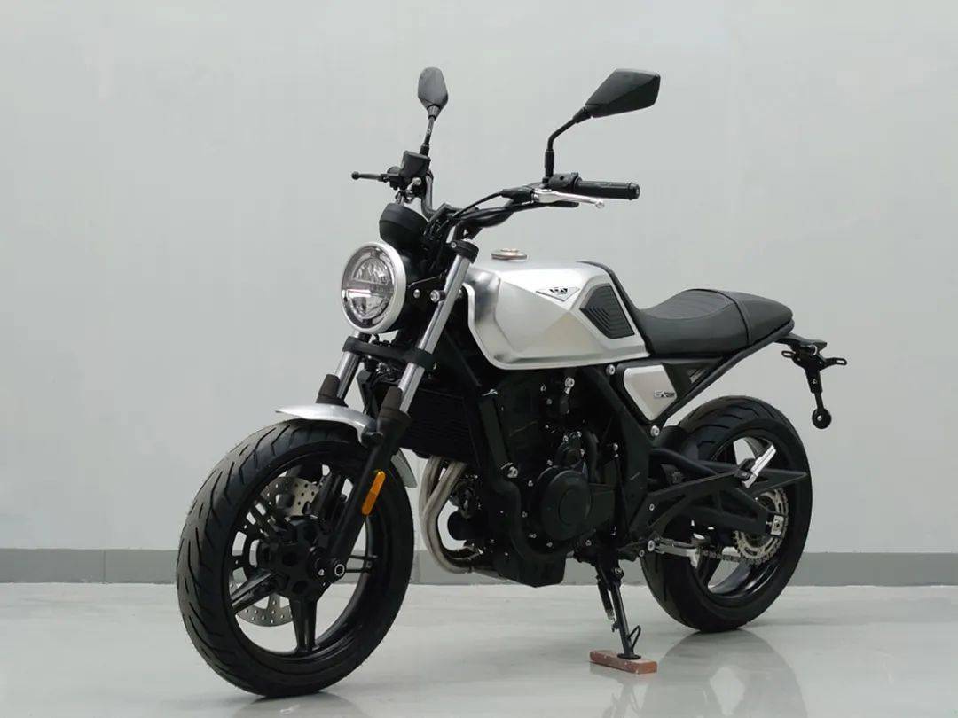 左右手互搏高金复古街车gk400亮相工信部