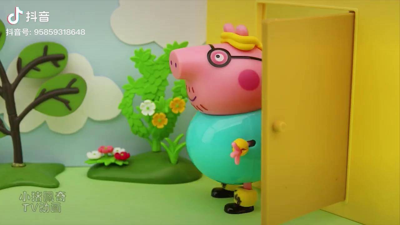 小猪佩奇捣蛋的坎迪巫女把猪爸爸变成了毛毛虫真是调皮