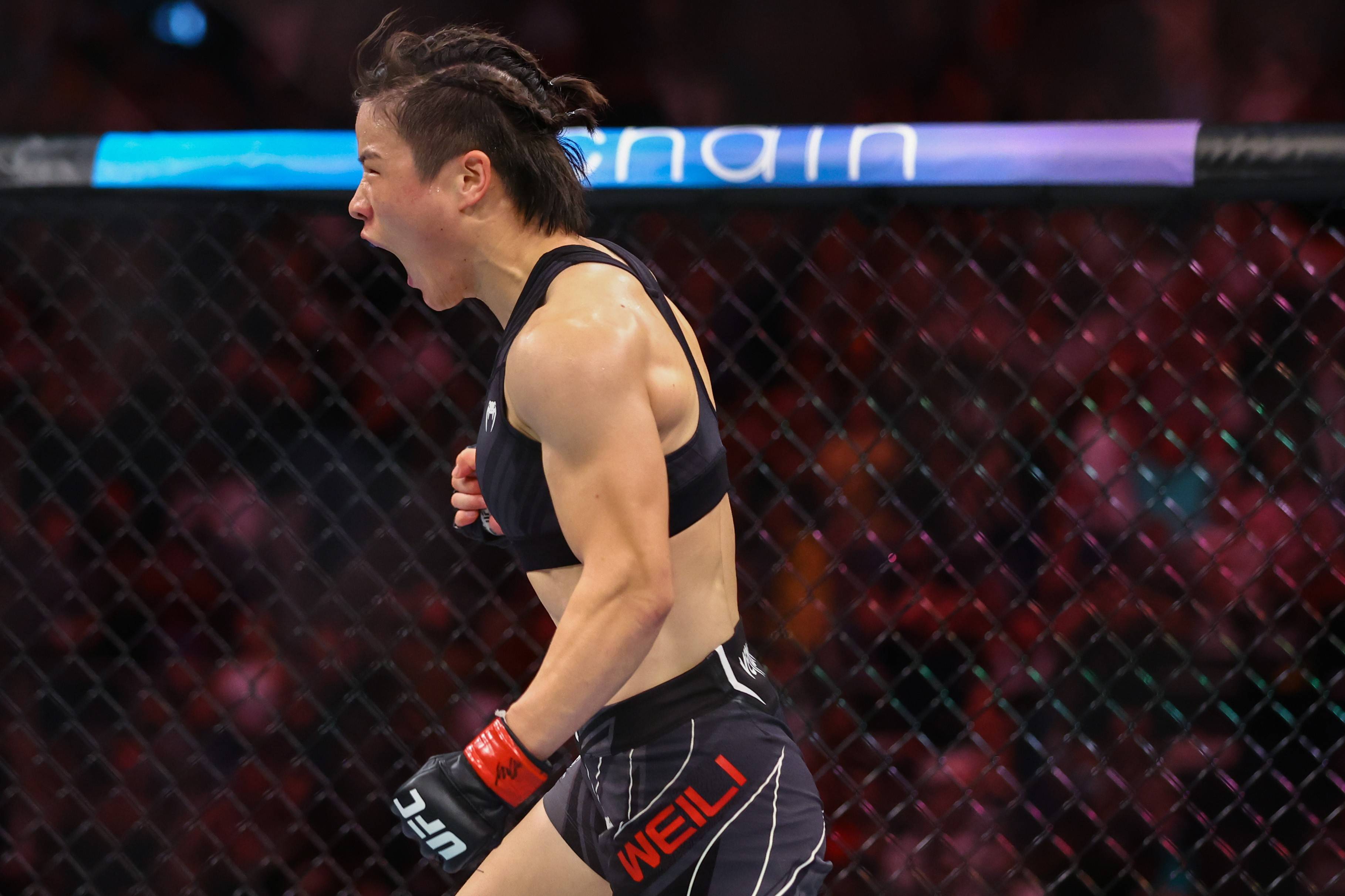 新华社照片,新加坡,2022年6月12日6月12日,张伟丽庆祝比赛胜利.