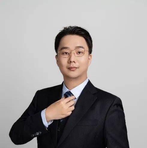 陈海杰律师毕业于复旦大学法学院法学学士,日本京都大学法学硕士,中国