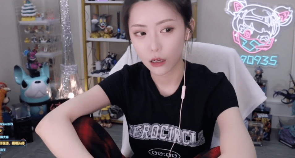 周淑怡自曝胸口纹身洗6次终于洗掉,因长得漂亮在学校被人打?