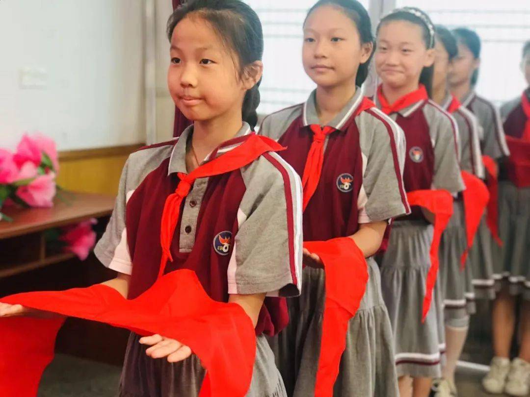 礼嘉中心小学喜迎二十大少先队系列活动
