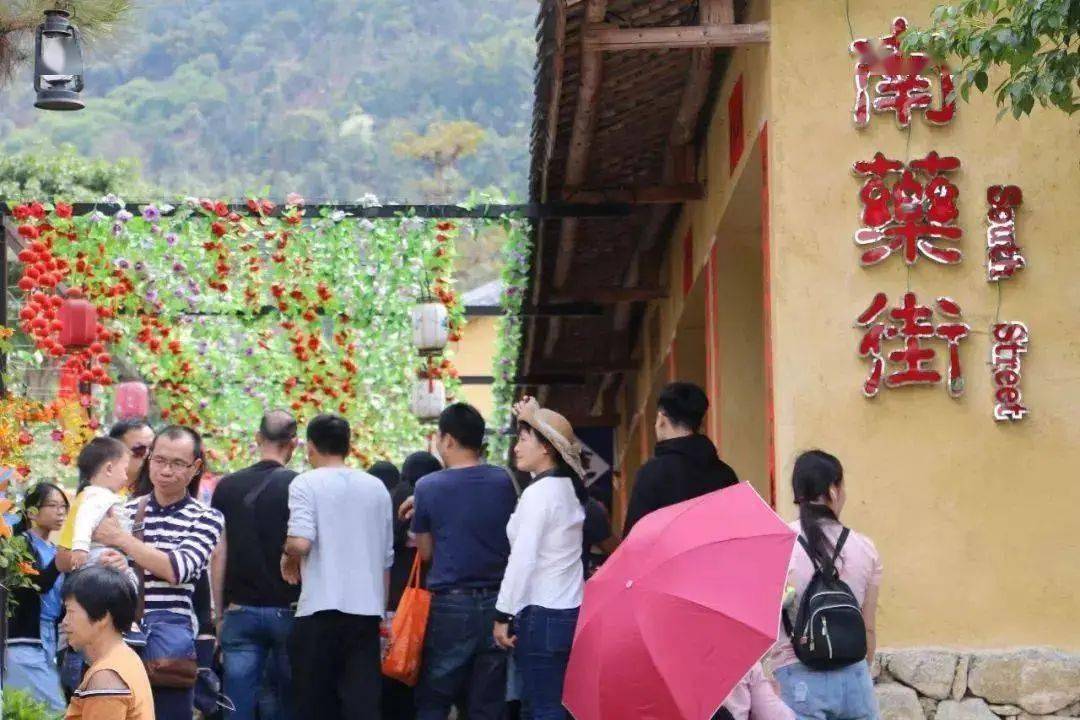【新兴天露山】抢湖景酒店 61 菩提精舍双床房套票 梅溪古镇 无忧谷
