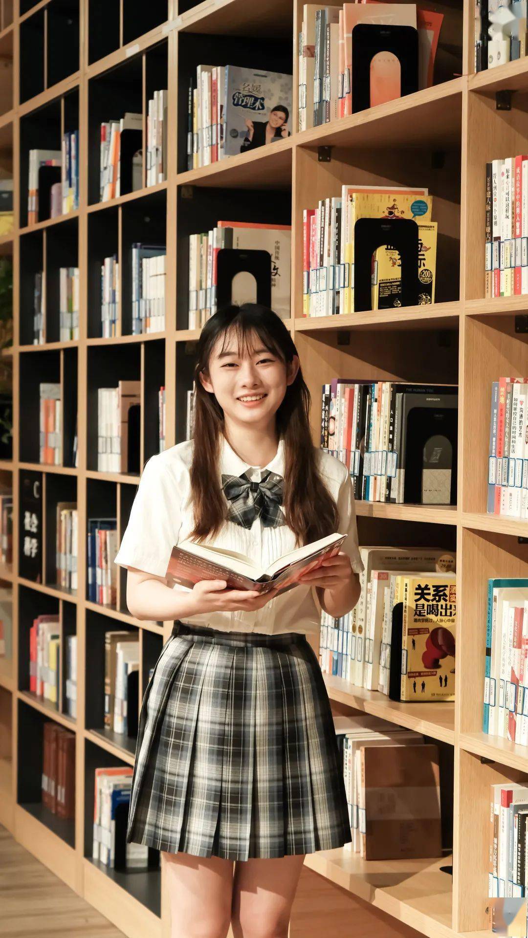 毕业季解锁图书馆毕业照的n种拍法