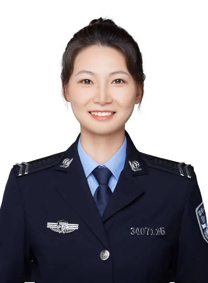 这位看哭全网的警花小姐姐最近怎么样了