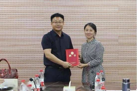 郑州工商学院举办人才培养与专业建设研讨会_郭德欣_数据_校企