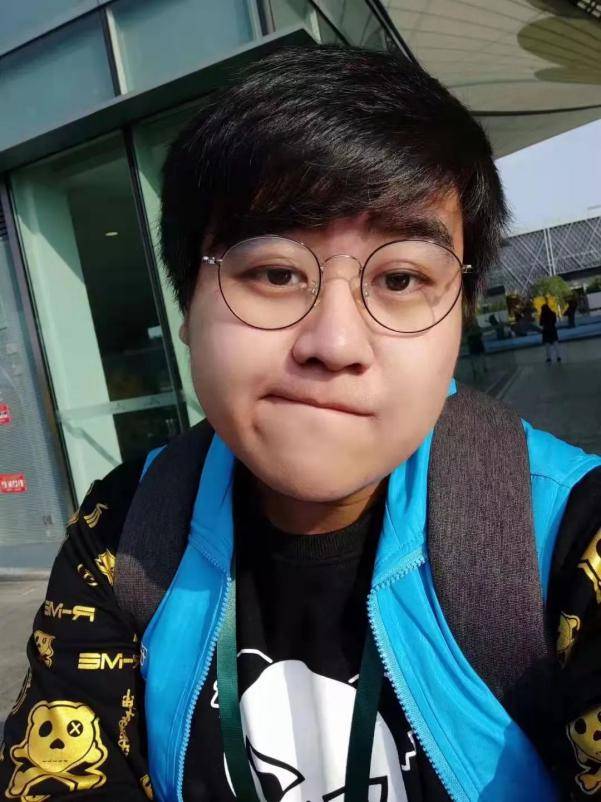 上海电机学院供图邓辉凭借自己丰富的实习经历,简历也相当出彩,无论是