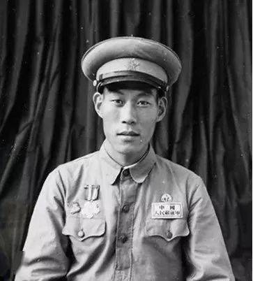 "这是人民对登高英雄杨连第的崇高评价.