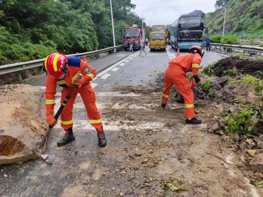 請深圳往福建方向車輛在河浦,達濠出口駛出高速或繞行汕湛高速,潮汕