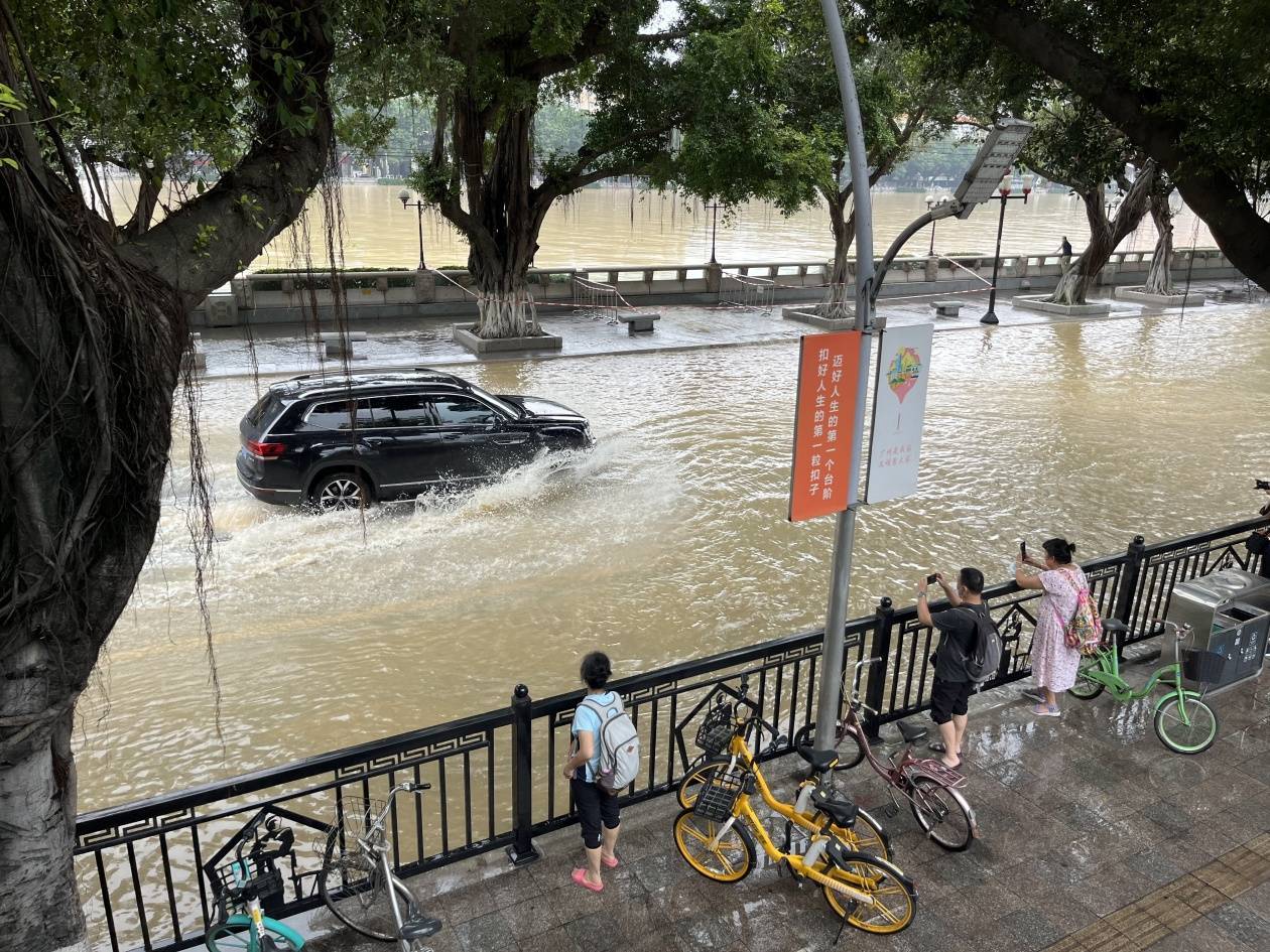 要求盯緊雨情,水情,江河潮水位和山洪地質災害風險,統籌組織水務工程