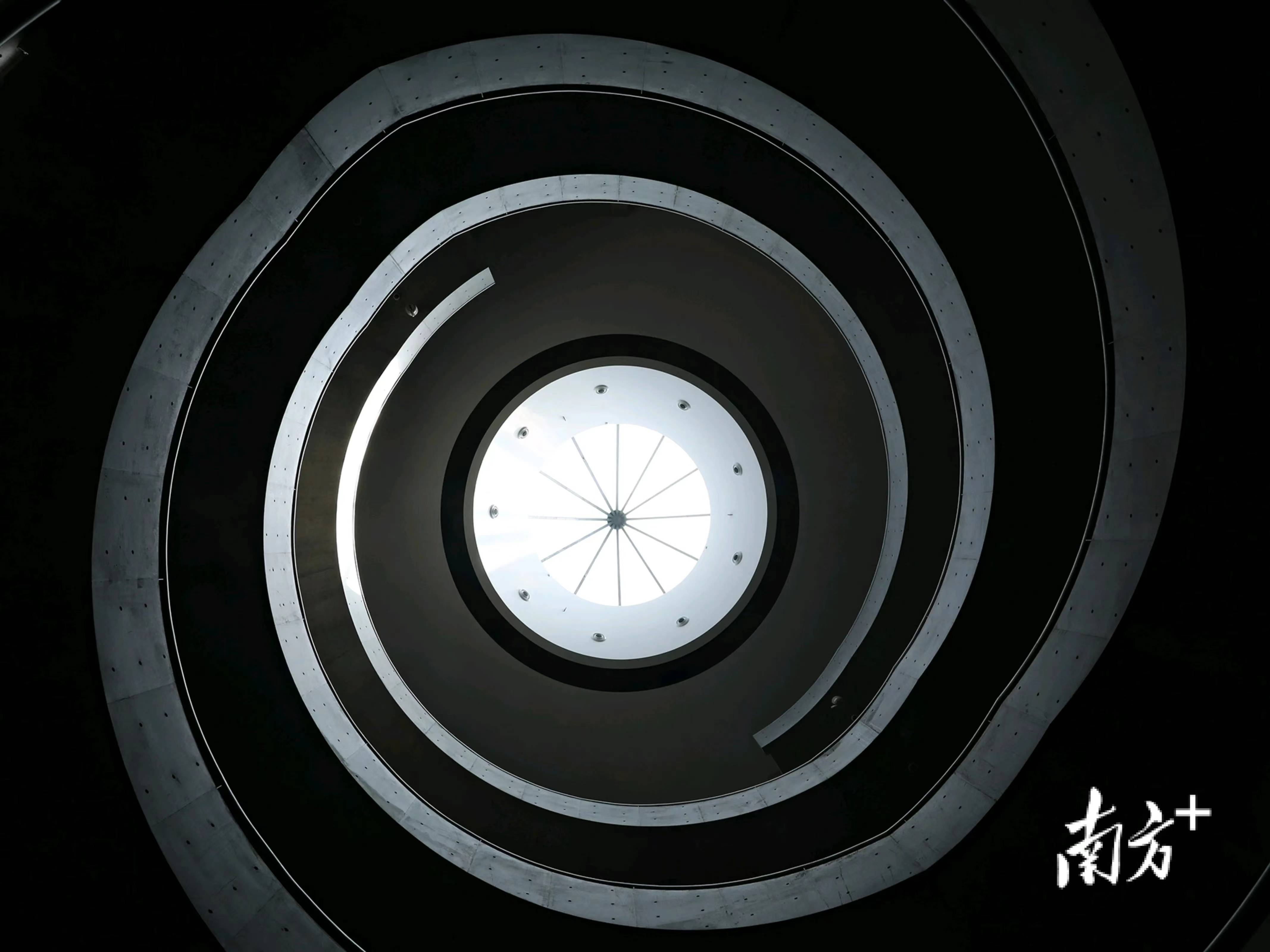 有些房地产大佬在玩艺术,有些却被艺术玩|善言斋