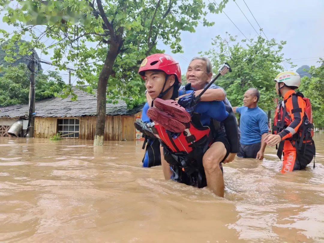 桂林多地群众被洪水围困!