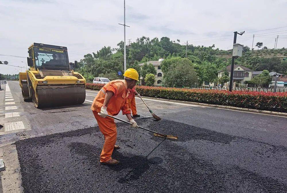 全力整治橋頭跳車象山提升道路出行品質