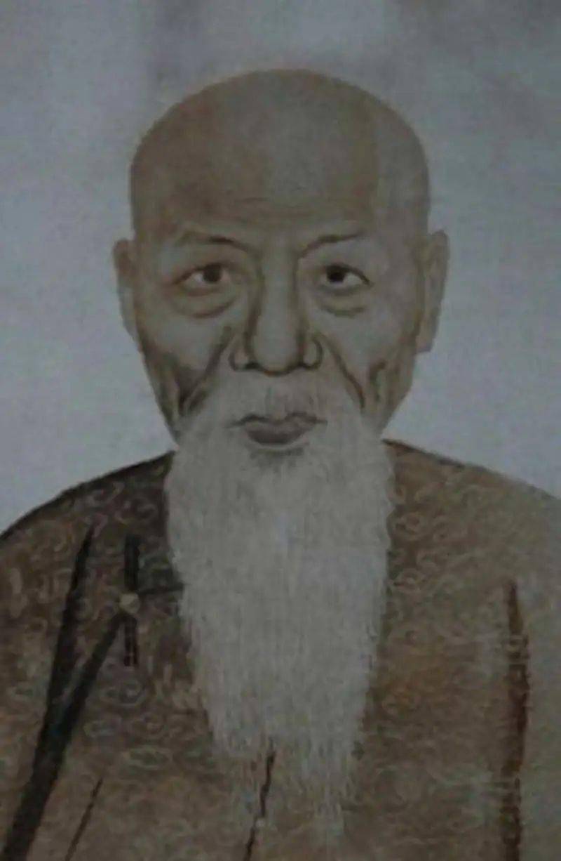 后,霍然而愈,于是送了一只刻有"王老吉"三个金字的大铜壶给王泽邦