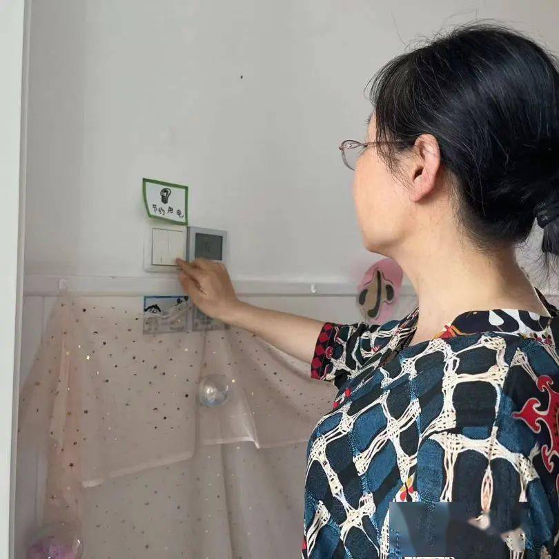 即"净盘,桌,净地"随手关灯