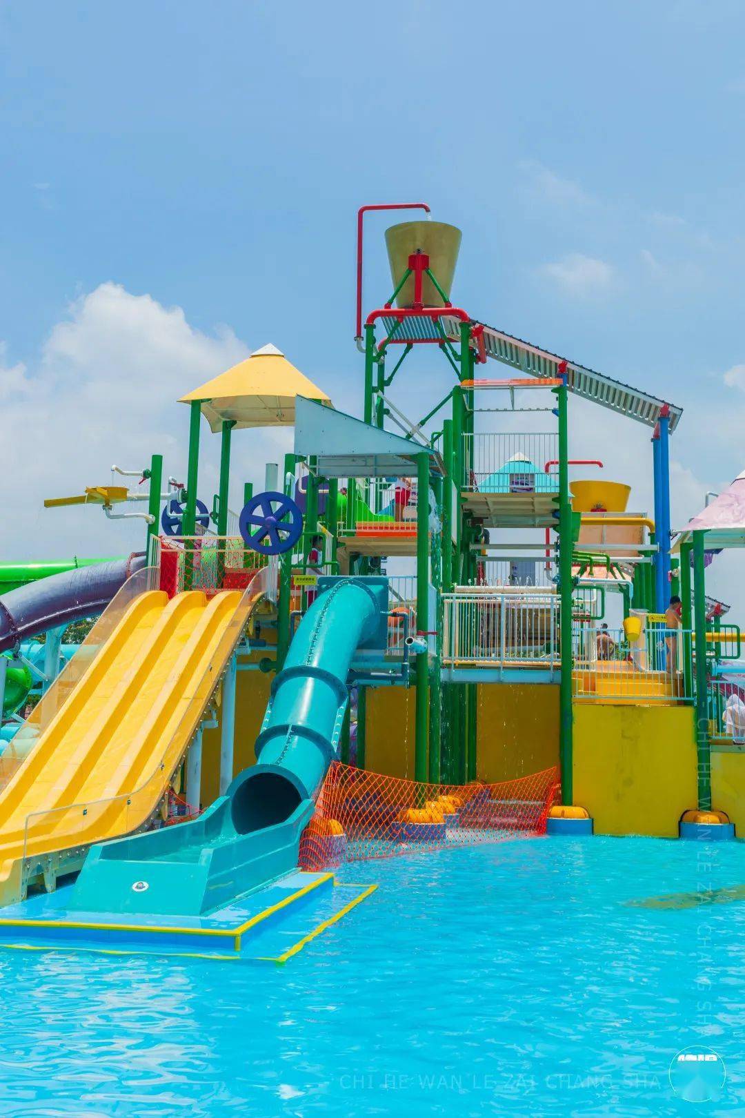 长沙人还没想好夏天怎么玩,湘江欢乐城欢乐水寨先"想开了"!