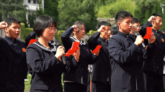 为青春加冠大理一中为学子举行成人礼