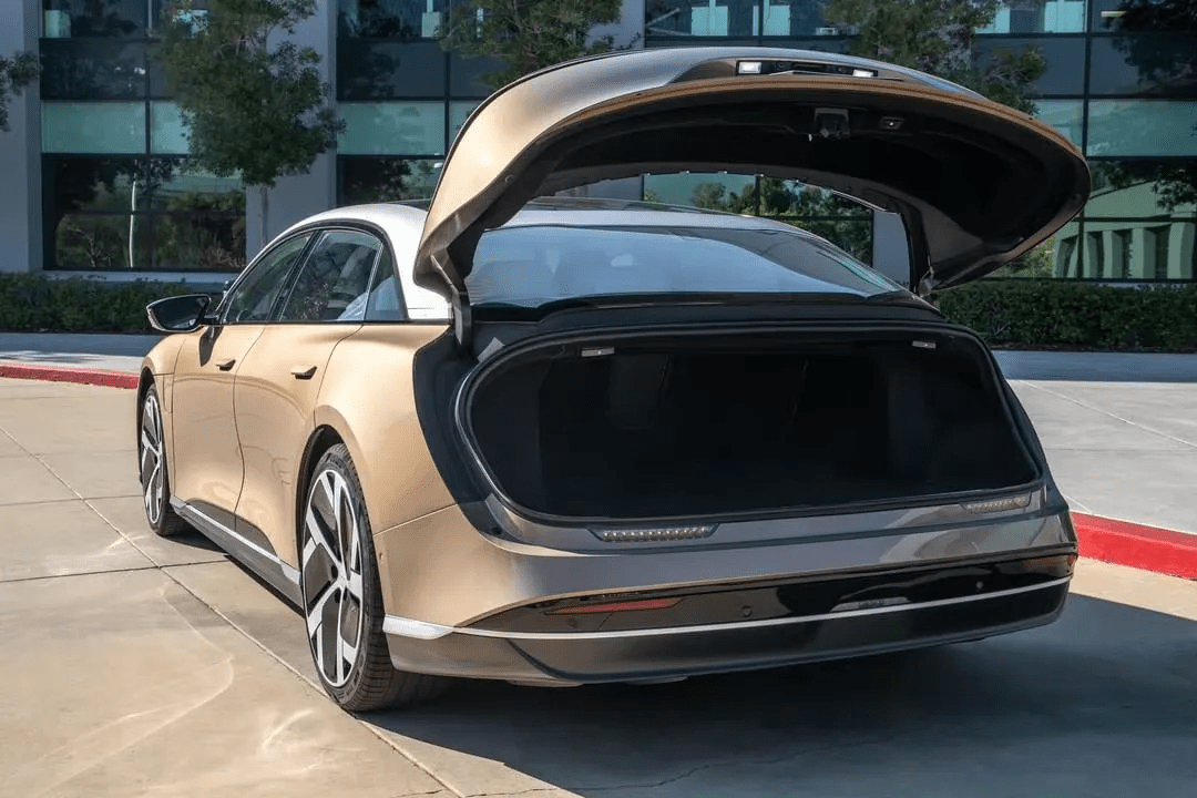 新晋纯电动lucidair海外交付必然会引入国内隔空对决奔驰eqs