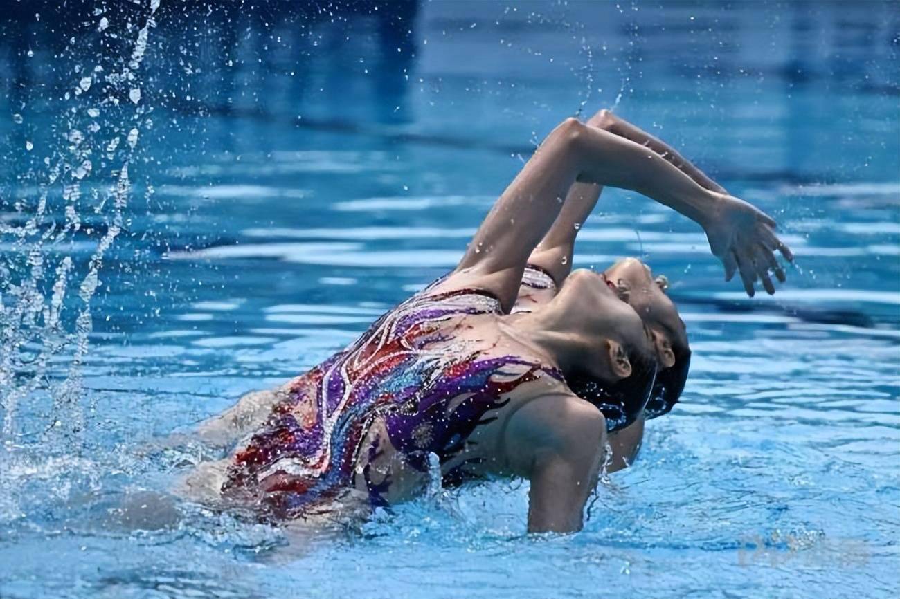 花游双人技术自选王芊懿/王柳懿夺冠 中国本届世锦赛首金_游泳_决赛