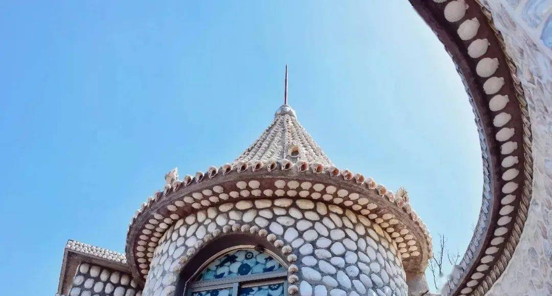 贝壳楼岛上有一座贝壳楼,是灵山岛的地标和打卡地由来自世界各地的100