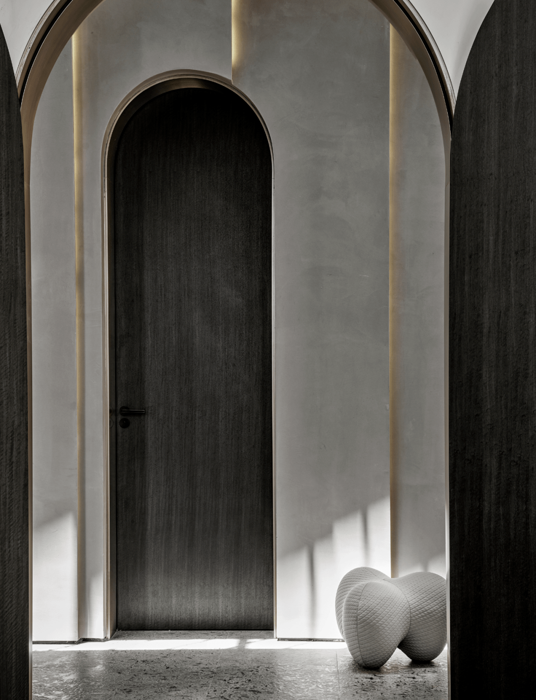 孟也新作1500㎡极简设计水流云在的东方意境之美