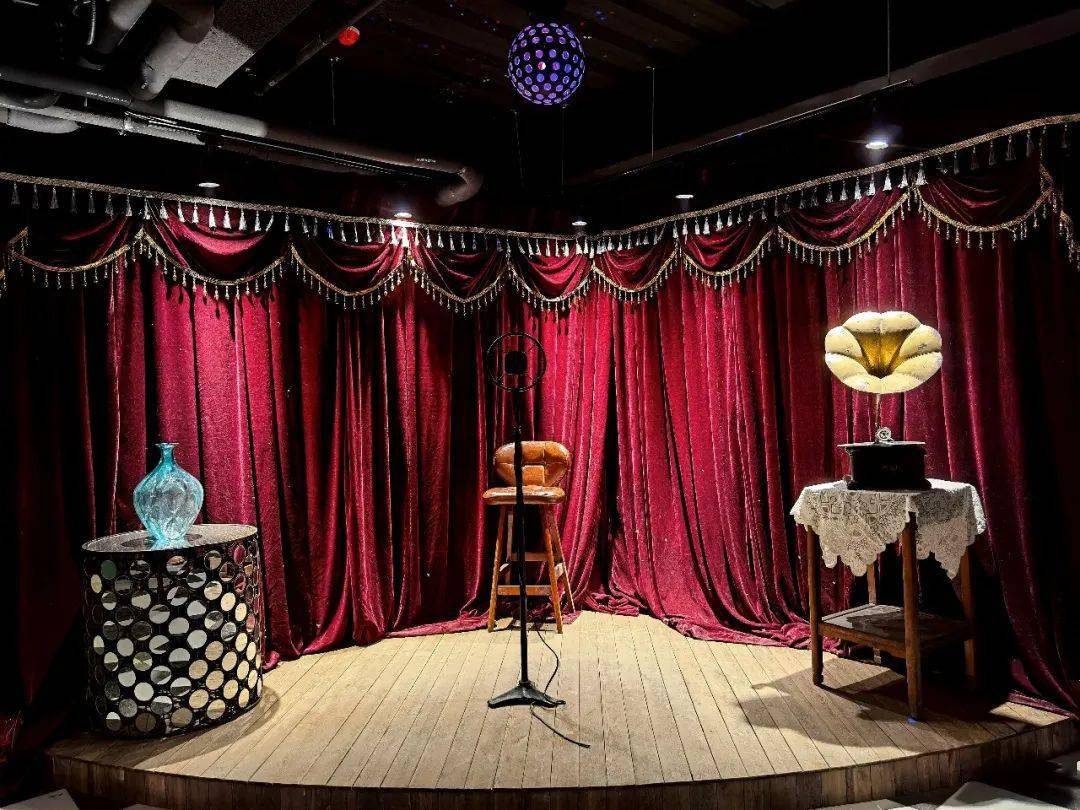 两只狍子换装自拍馆北京最大的沉浸式换装自拍馆