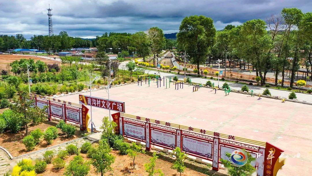 乡村振兴榆树林子镇一廊一路两园打造秀美乡村新貌