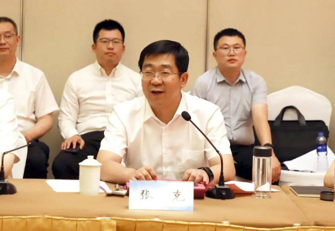 张克讲话说徐工集团和协鑫集团都是经开区的"顶梁柱".