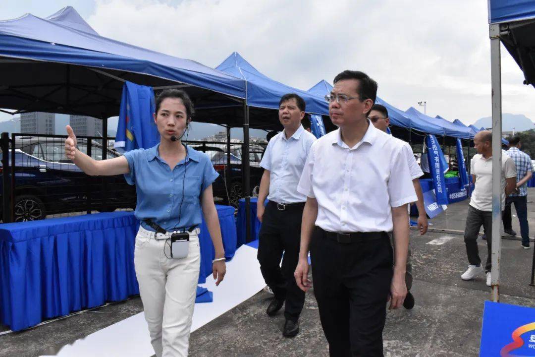 活动在即省应急管理厅党委书记厅长伍斌实地调研安全宣传咨询日活动