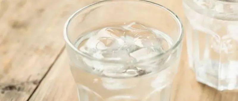 常喝冰水会伤胃?喝热的就没事了?这几件事不注意,肠胃病照样找上门…_食物_生活_温度