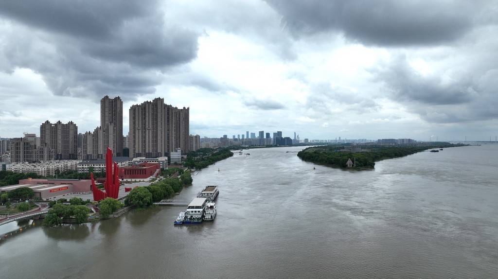 南京长江水位持续上涨