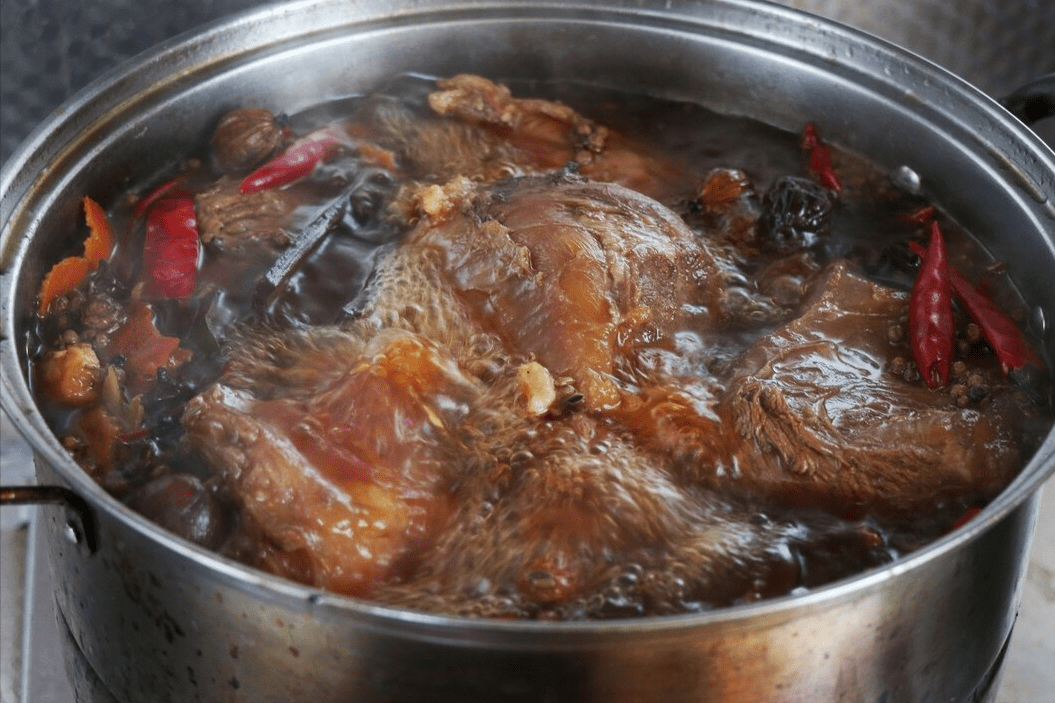 卤牛肉不能直接下锅要想更软烂更入味1腌2泡是关键