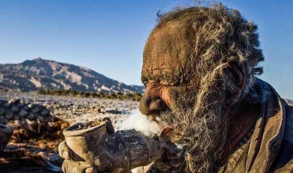 全世界最脏的人:男子近70年没洗澡,最新检测免疫系统很强大