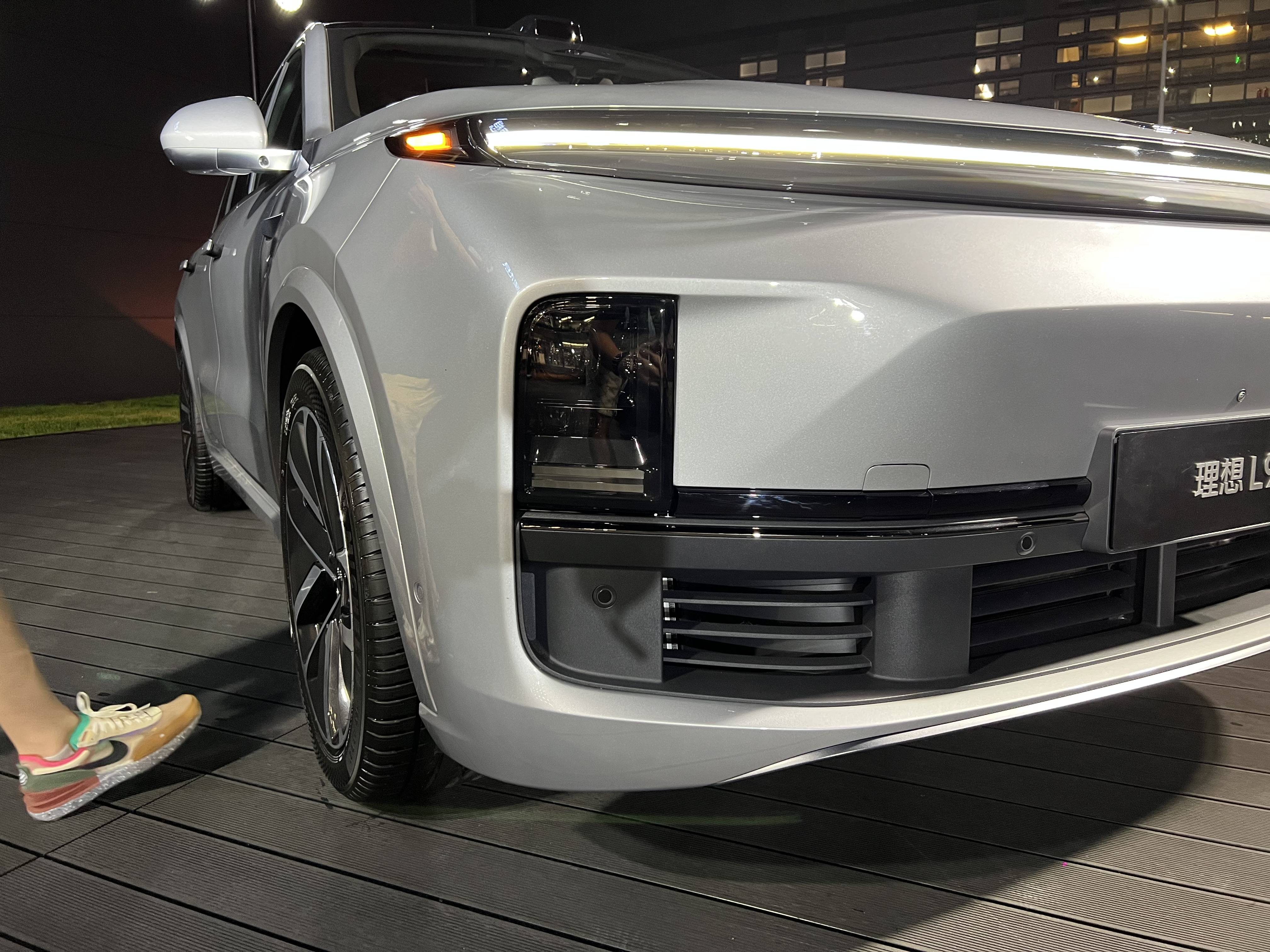 理想L9初印象：一款电动特征鲜明的家庭智能SUV_易车